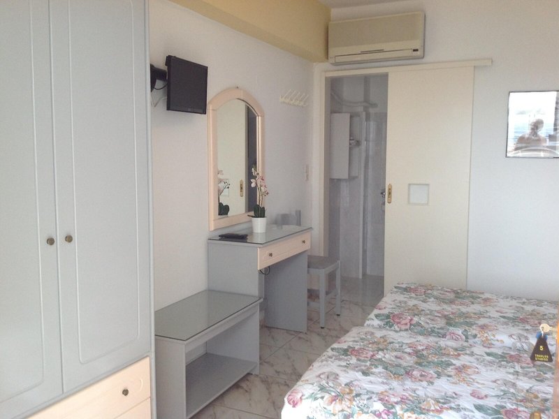 Travlos Studios 29 - Room Example