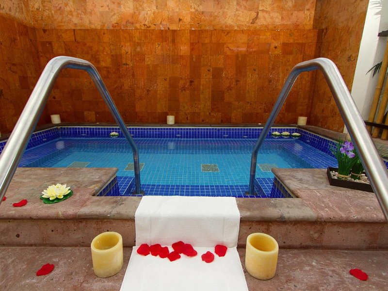 GR Solaris Cancun 36