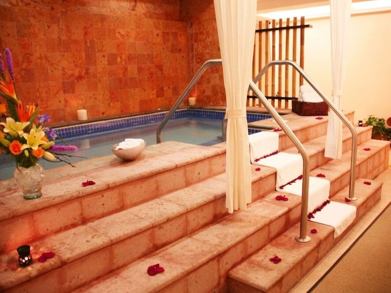 GR Solaris Cancun 37