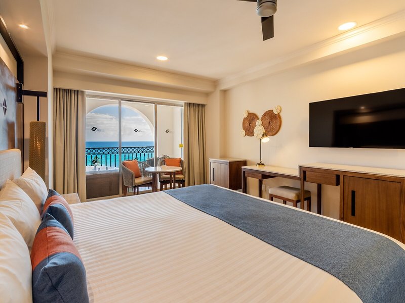GR Solaris Cancun 47