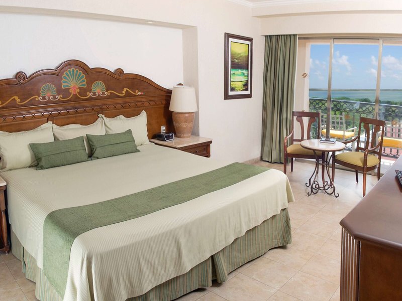 GR Solaris Cancun 49