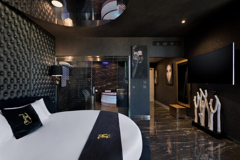 Hugo’s Boutique Hotel 13