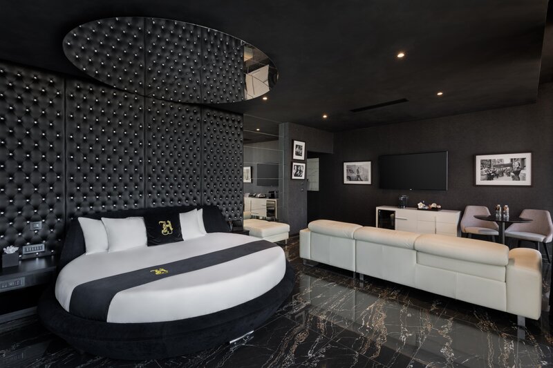 Hugo’s Boutique Hotel 14