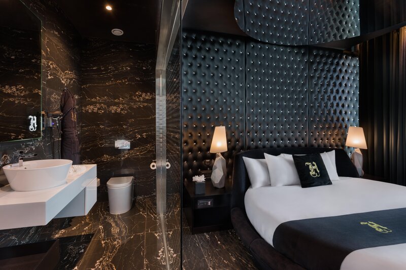 Hugo’s Boutique Hotel 18