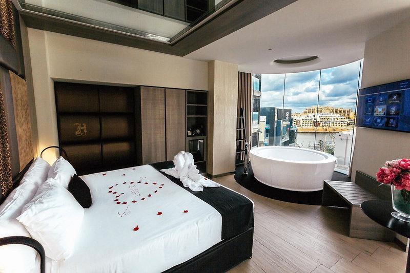 Hugo’s Boutique Hotel 32