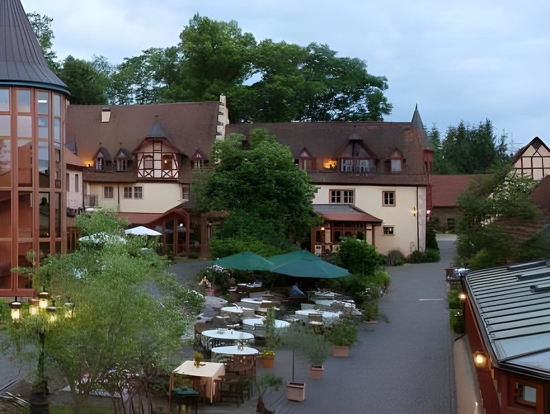 Schloss Weyberhöfe 5