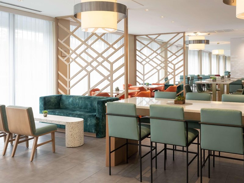 DoubleTree by Hilton Miami North I-95 7