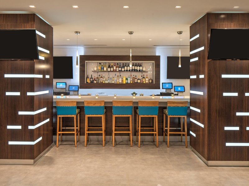 DoubleTree by Hilton Miami North I-95 8