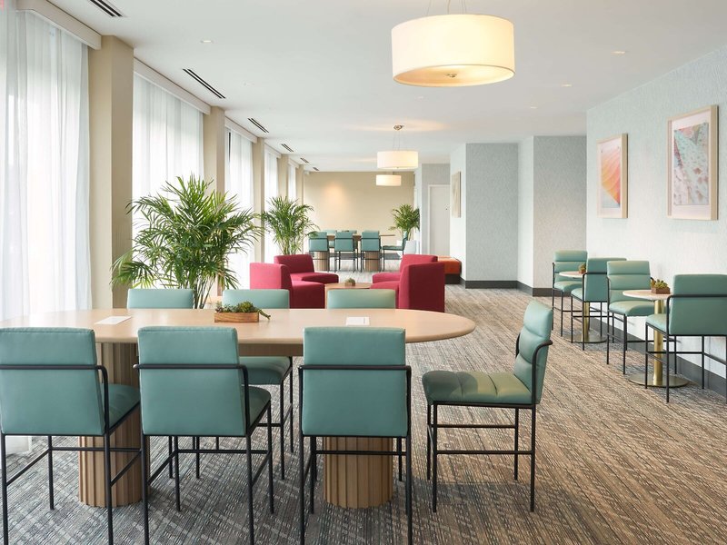 DoubleTree by Hilton Miami North I-95 13