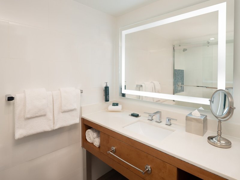 DoubleTree by Hilton Miami North I-95 26