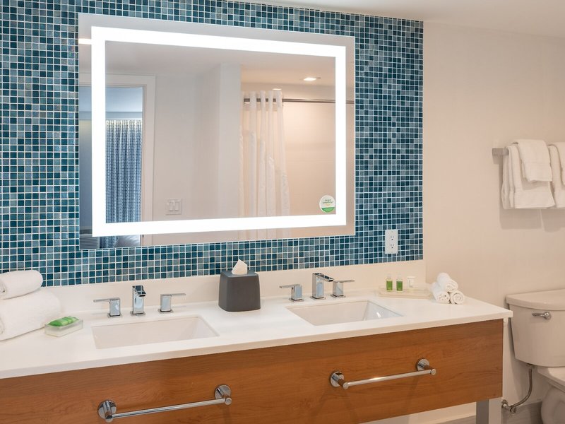 DoubleTree by Hilton Miami North I-95 30