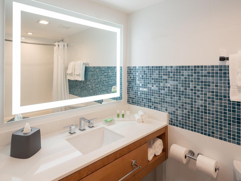 DoubleTree by Hilton Miami North I-95 32