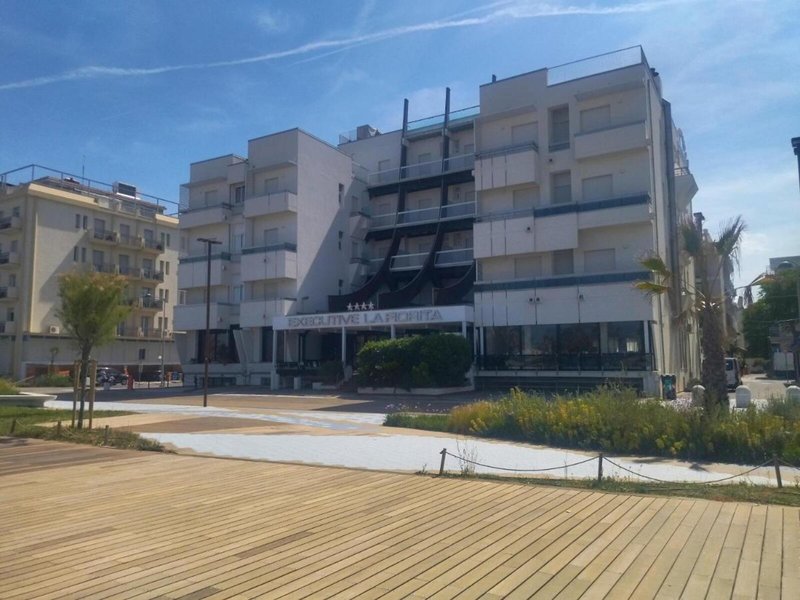 Executive La Fiorita 1