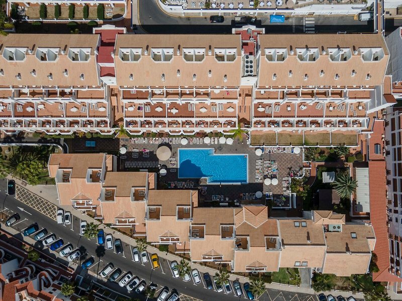 Hollywood Mirage 1
