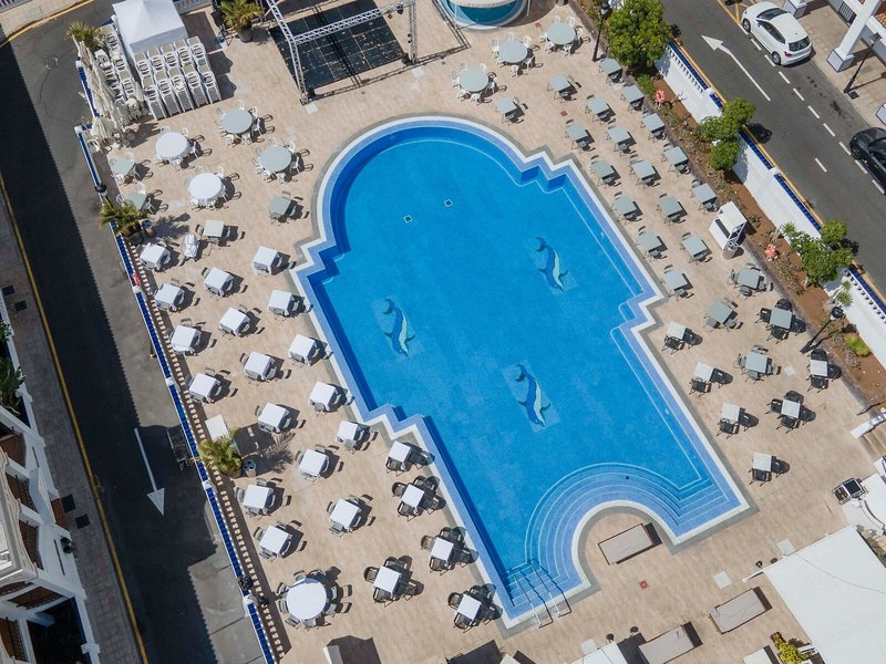 Hollywood Mirage 10