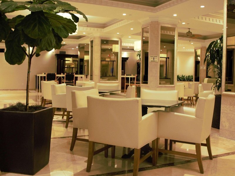 Radisson Resort Miami Beach 33