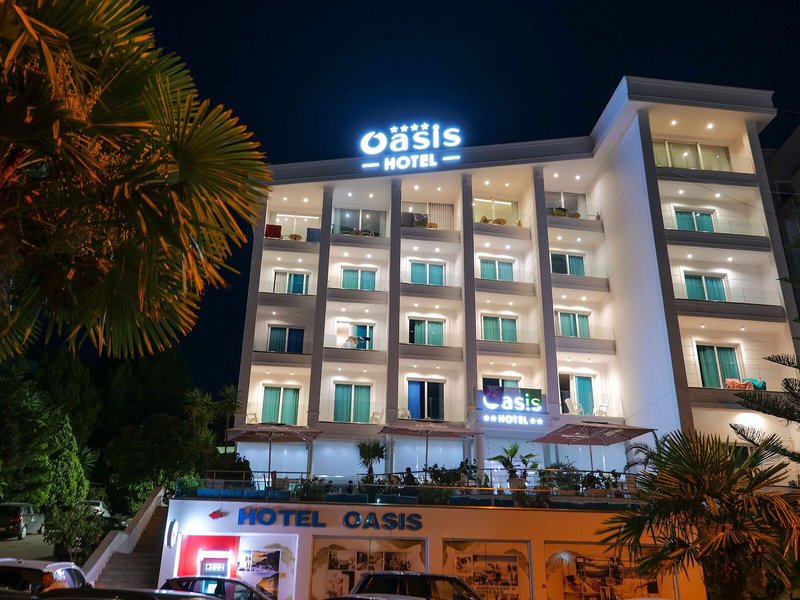 Hotel Oasis 4