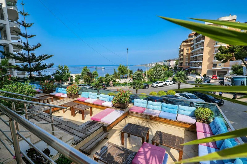 Hotel Oasis 19