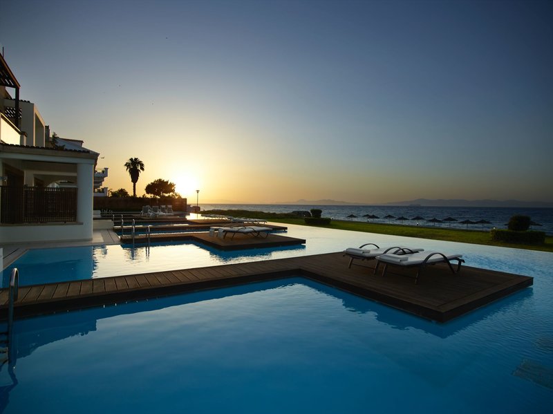 Ixian Grand & All Suites 9