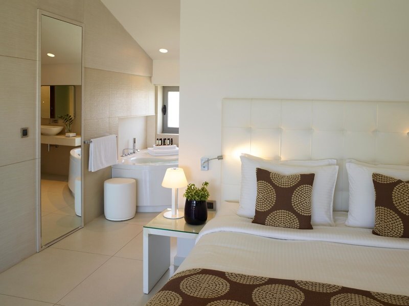 Ixian Grand & All Suites 44 - Room Example
