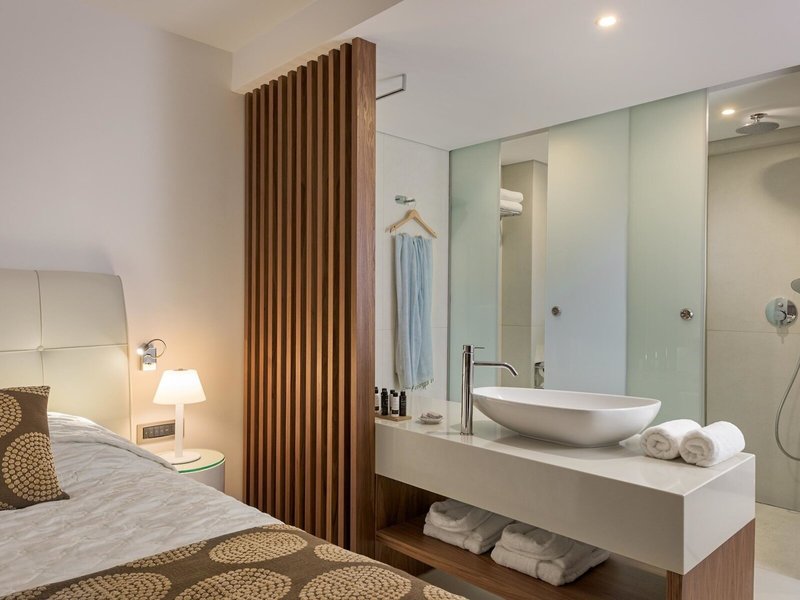 Ixian Grand & All Suites 47 - Room Example