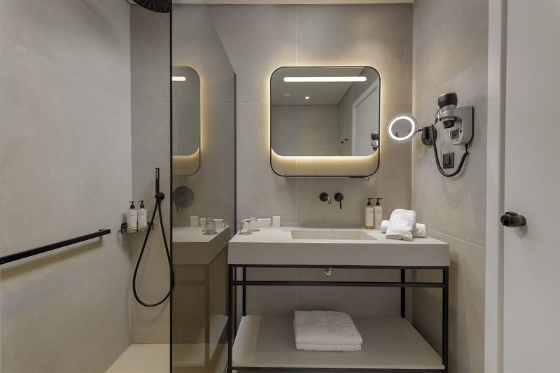 The Ixian Grand & All Suites 34