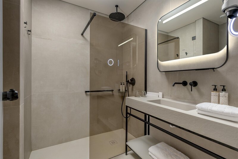 The Ixian Grand & All Suites 31