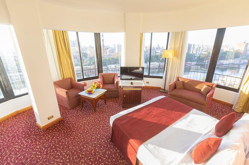 Golden Tulip Flamenco 1