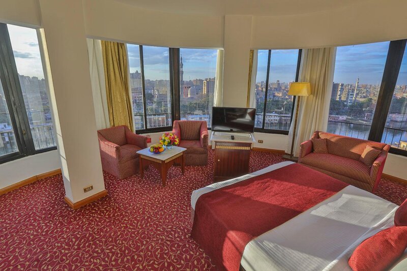 Golden Tulip Flamenco 11