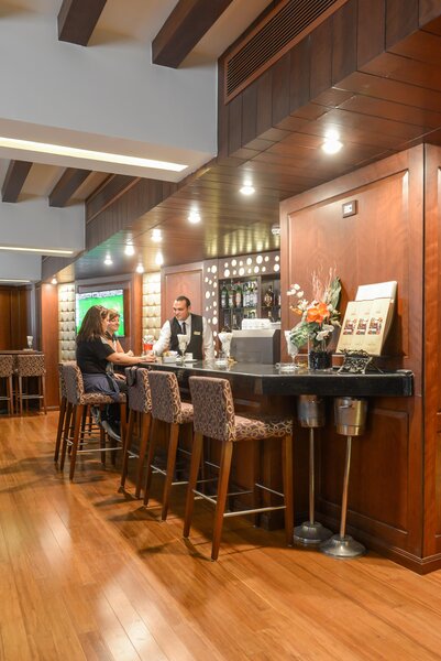 Golden Tulip Flamenco 17