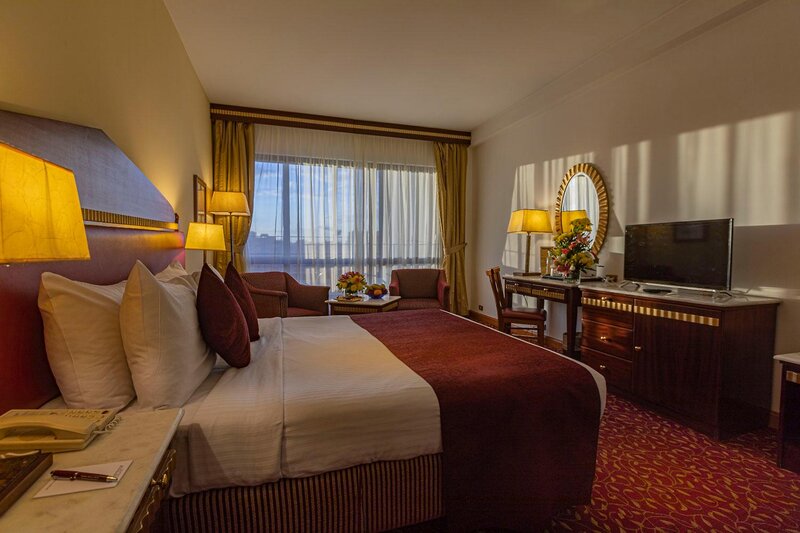 Golden Tulip Flamenco 25