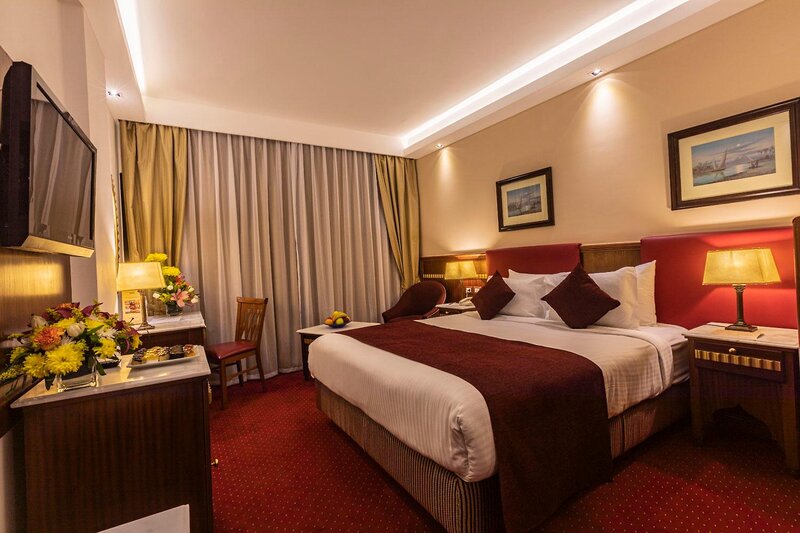 Golden Tulip Flamenco 31