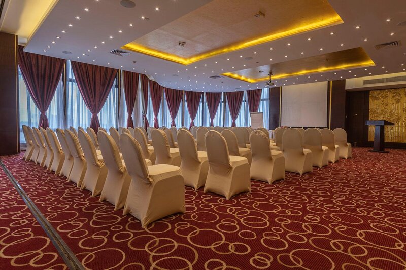 Golden Tulip Flamenco 52