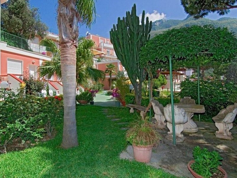 La Pergola Hotel Terme & Villa Flavio 2