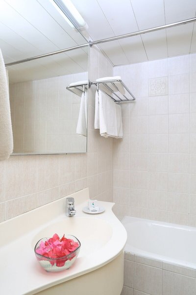 Jacaranda 26 - Bathroom Example