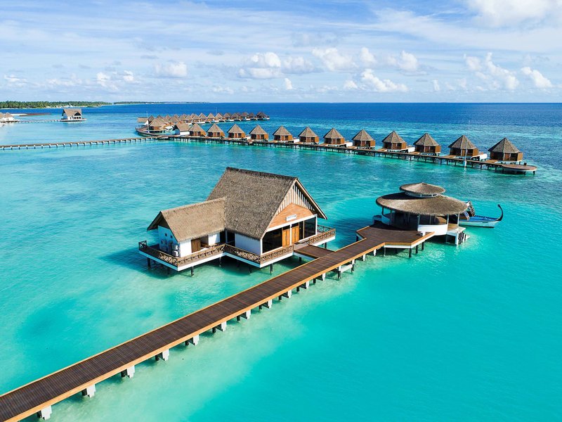 Mercure Maldives Kooddoo Resort 3