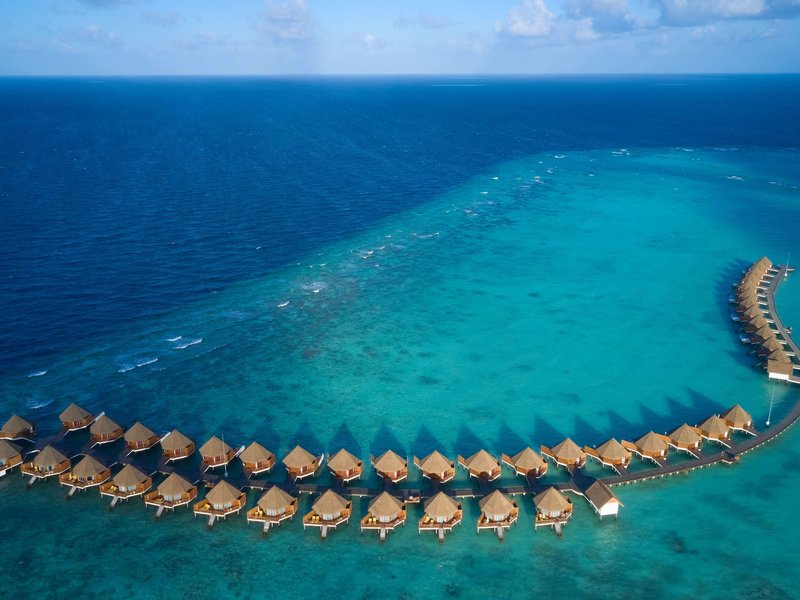 Mercure Maldives Kooddoo Resort 5