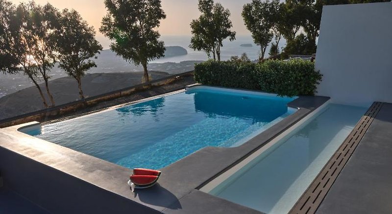 Santorini Heights 4