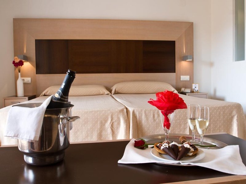 Dynastic Hotel & Spa 26