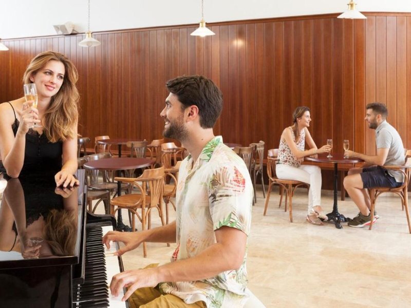 Dynastic Hotel & Spa 38