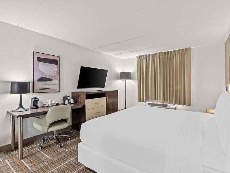 Sonesta Essential Orlando Airport 23