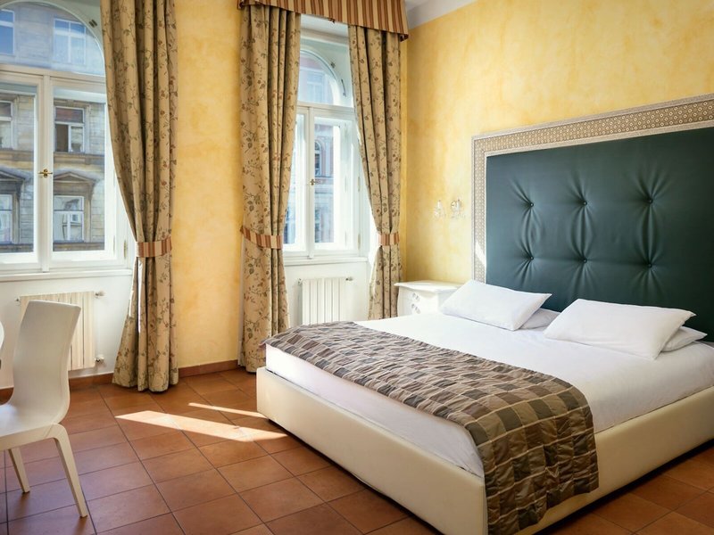 Caesar Prague 34