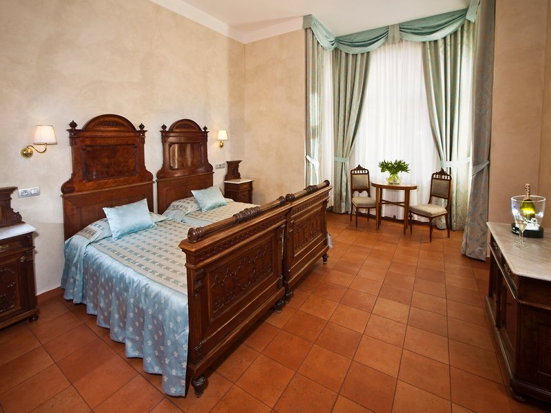 Caesar Prague 39