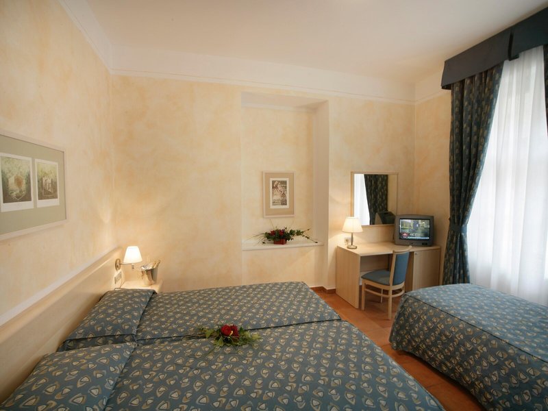 Caesar Prague 43
