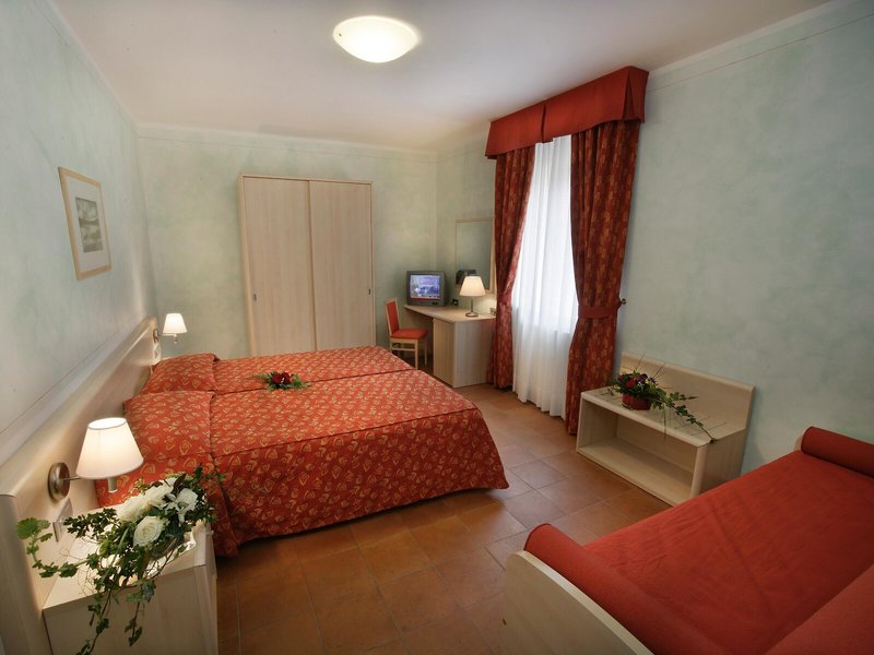 Caesar Prague 44