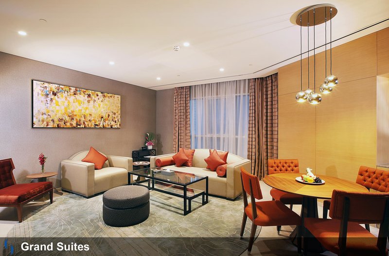 Grand Cosmopolitan Hotel 8
