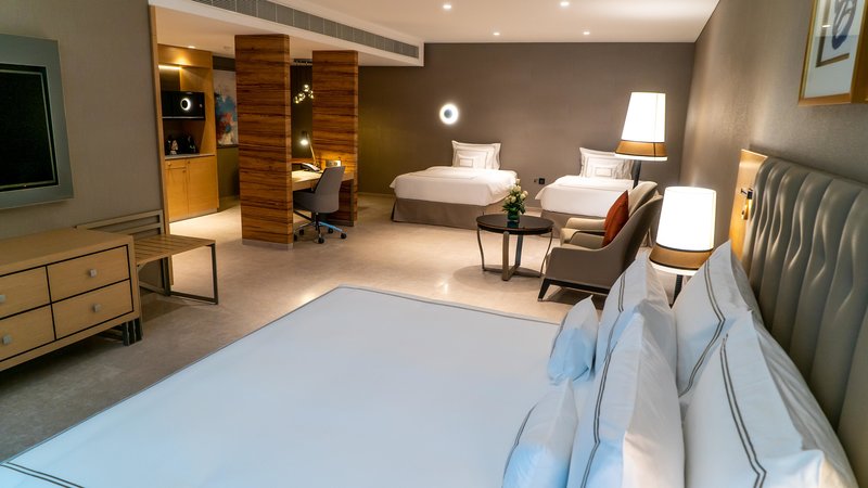 Grand Cosmopolitan Hotel 28