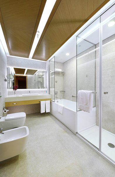 Grand Cosmopolitan Hotel 32
