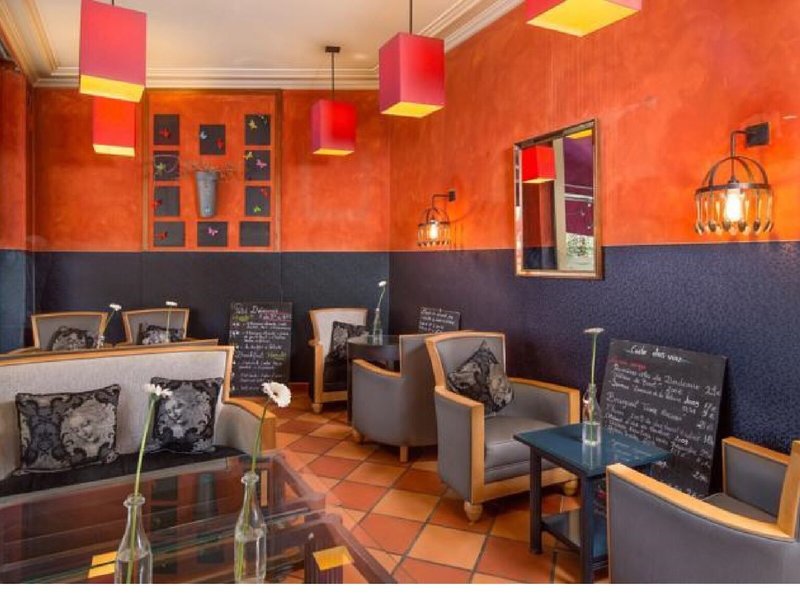 Claret 16 - Restaurant