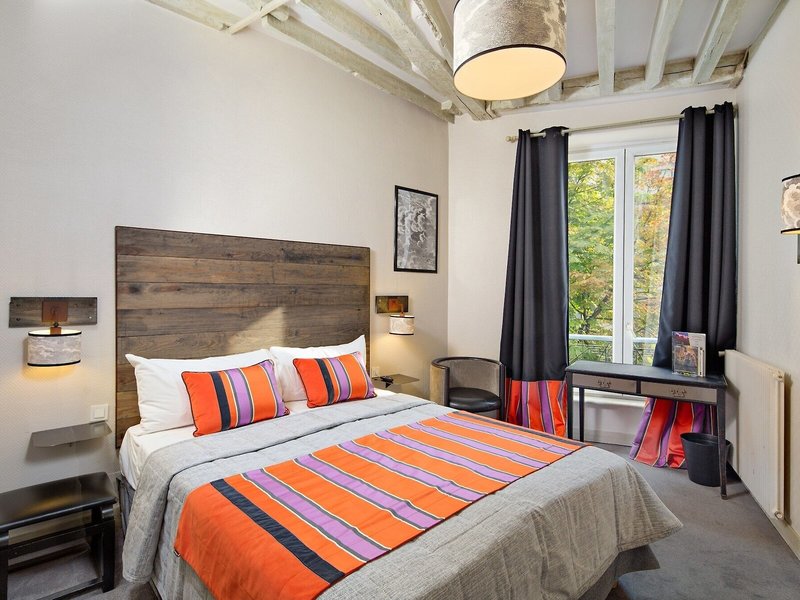 Claret 20 - Room Example